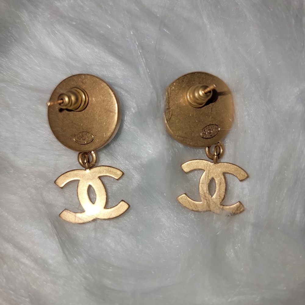 Chanel Black and Gold Earrings - Picture 5 of 7